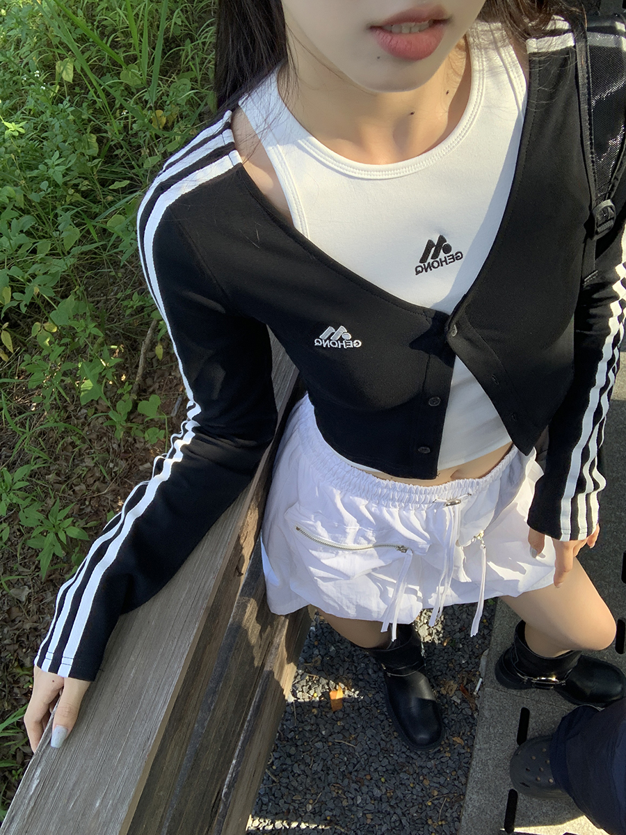 Celebrities Hall Right Shoulder T-Shirt Women's Summer 2023 New Black Temperament Niche American Retro Slim Short Top