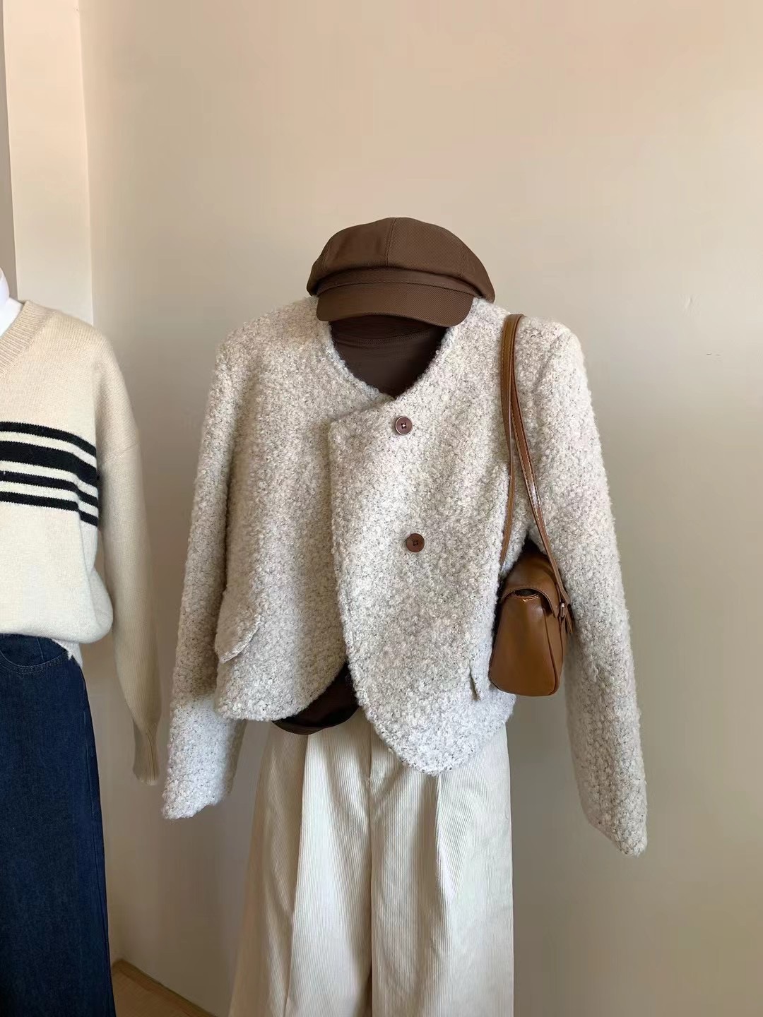 ~2023 new autumn and winter Korean style simple temperament round neck double-breasted woolen short coat for small people