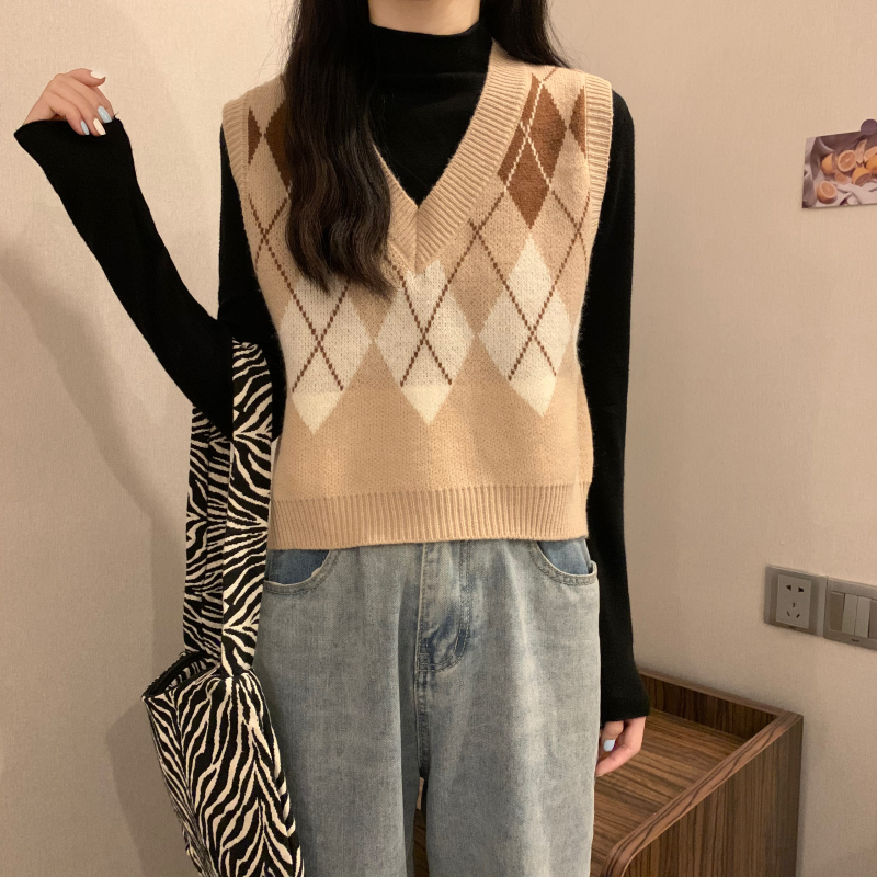 ~Korean version of retro V-neck rhombus vest + half turtleneck long-sleeved knitted bottoming shirt