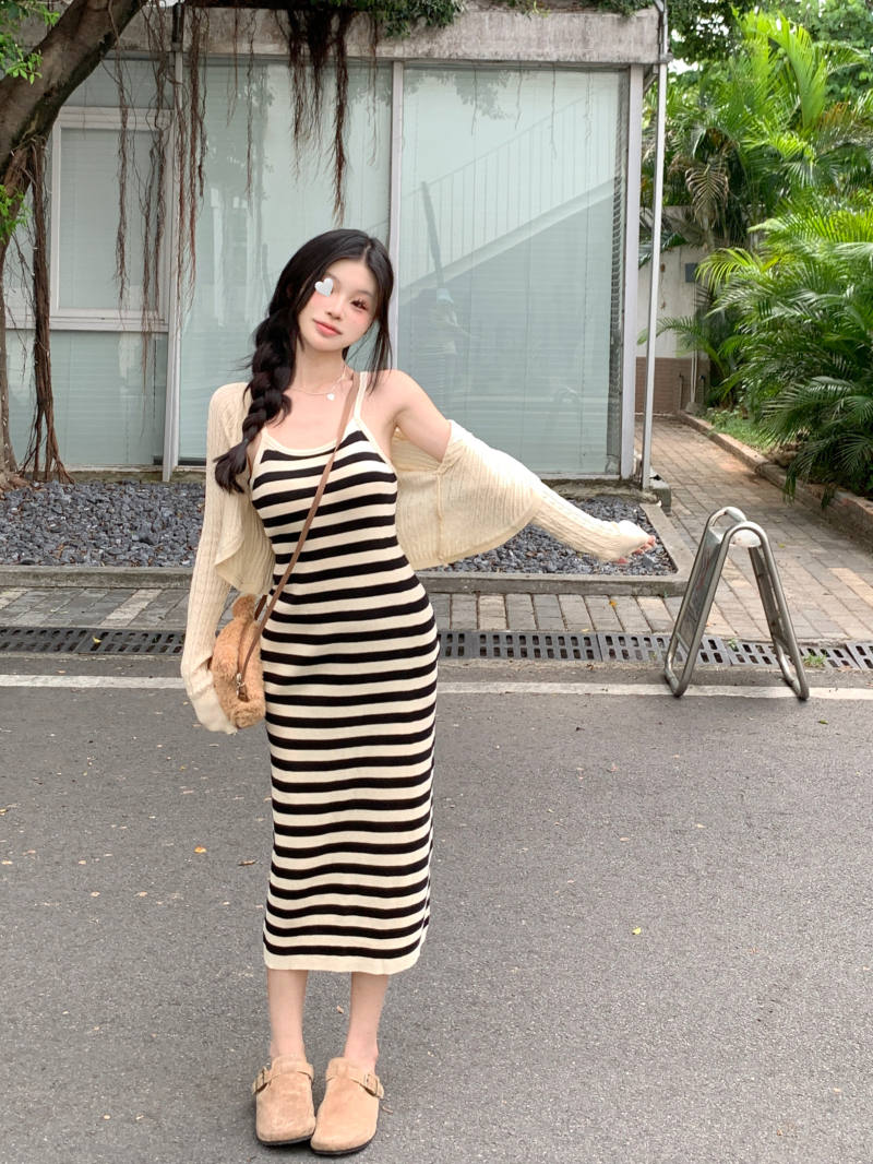 ~Autumn new Hong Kong style all-match striped hip suspender dress + twist long-sleeved knitted cardigan