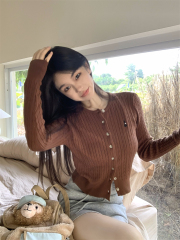 Photographed, thin embroidered knit starting coat