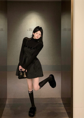 New autumn and winter fashionable versatile bottoming shirt + small fragrant style suspender skirt suspender skirt suit