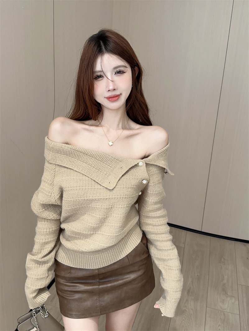 實拍 秋冬高級感金扣套頭一字領復古針織上衣氣質顯瘦女毛衣