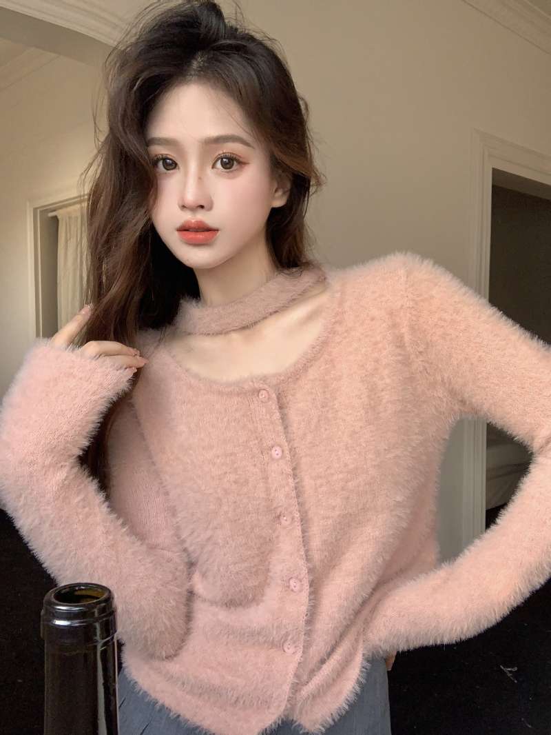 Actual shot of Icelandic Love Letter, pure lust atmosphere, halter neck style, knitted sweater with small shirt