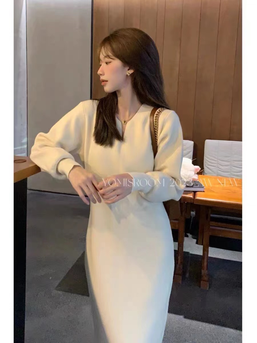 杏白色長袖連衣裙女小個子秋季V領毛衣裙優雅氣質長裙lf