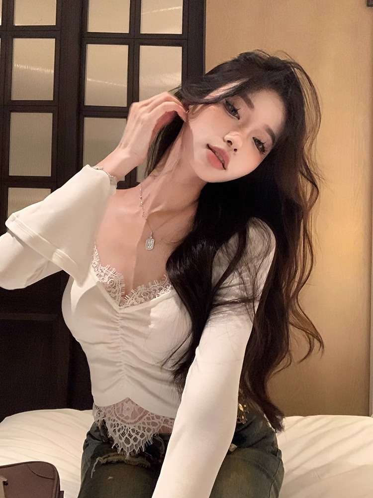 Hot girl white v-neck long-sleeved inner T-shirt women's autumn sexy lace stitching slim short bottoming shirt top
