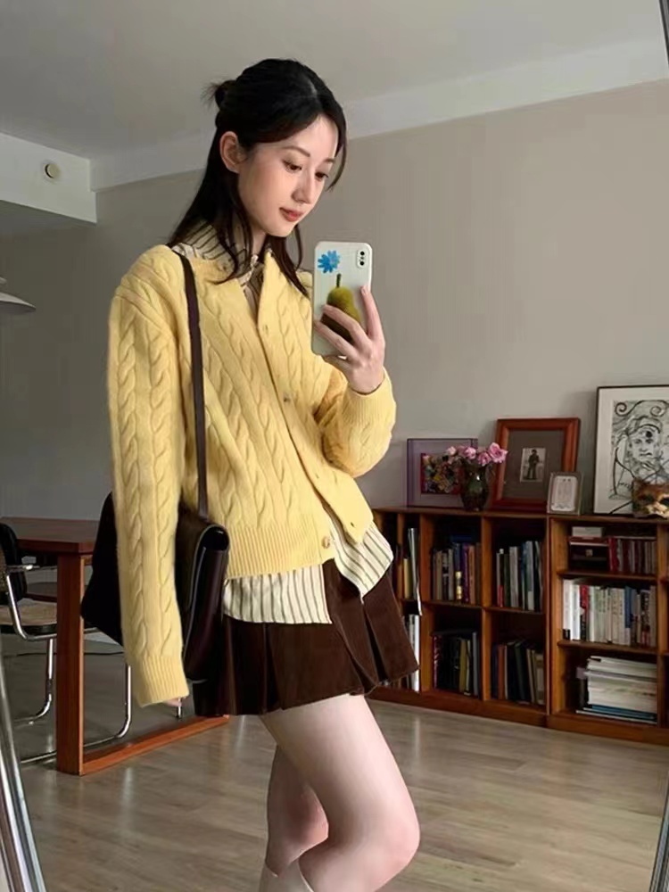 美式復古黃色針織衫女春秋寬鬆設計感氣質休閒百搭毛衣開衫外套潮