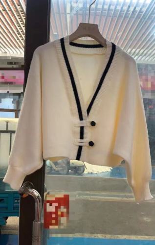 秋冬新款中国风设计感毛衣外套蝙蝠袖V领盘扣短款针织开衫女
