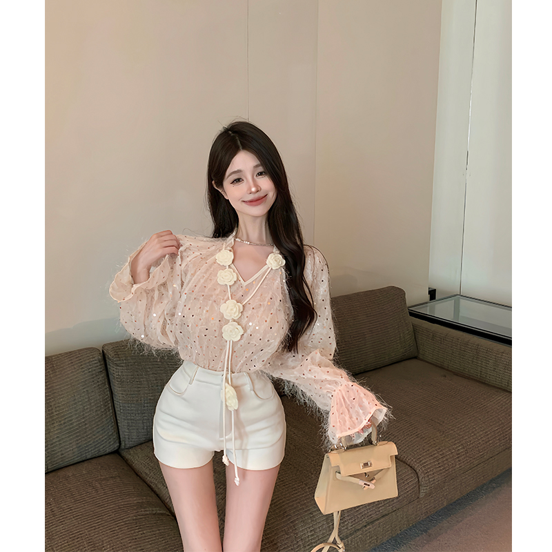 Real shot of new autumn French V-neck long-sleeved chiffon top design niche slimming sweet style shirt for women