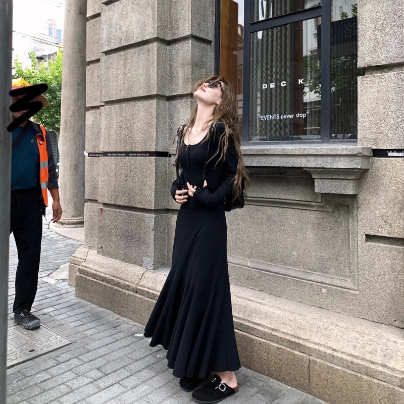 小君君布蘭妮 迷失秋日 顯瘦顯高魚尾衛衣裙女秋裝新款長款連衣裙