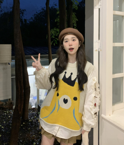 Korean embroidered sweet age-reducing long-sleeved shirt + large plate type crown bear knitted vest