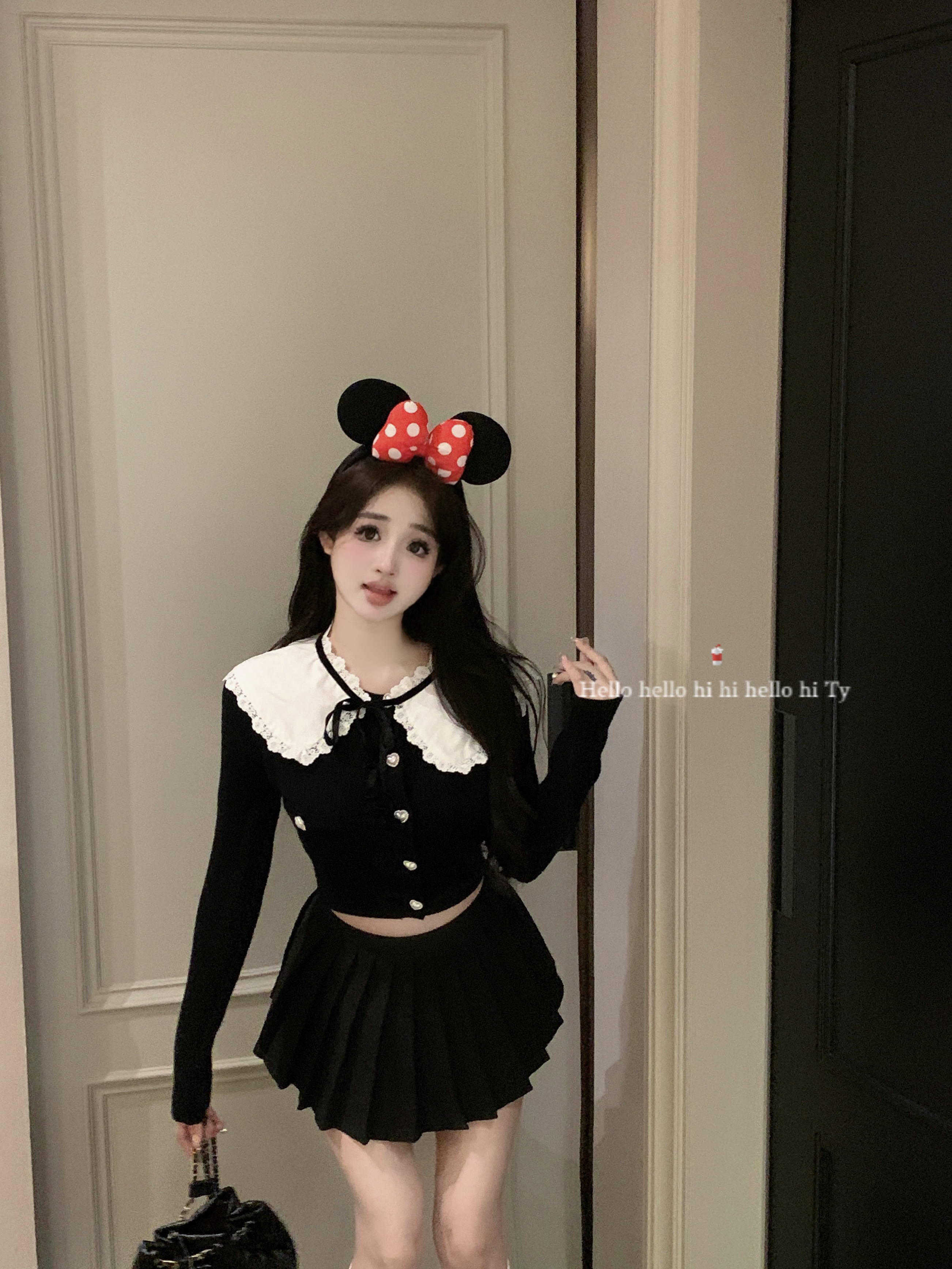 Actual shot of retro slim and fragrant doll-collar knitted sweater with sweet design