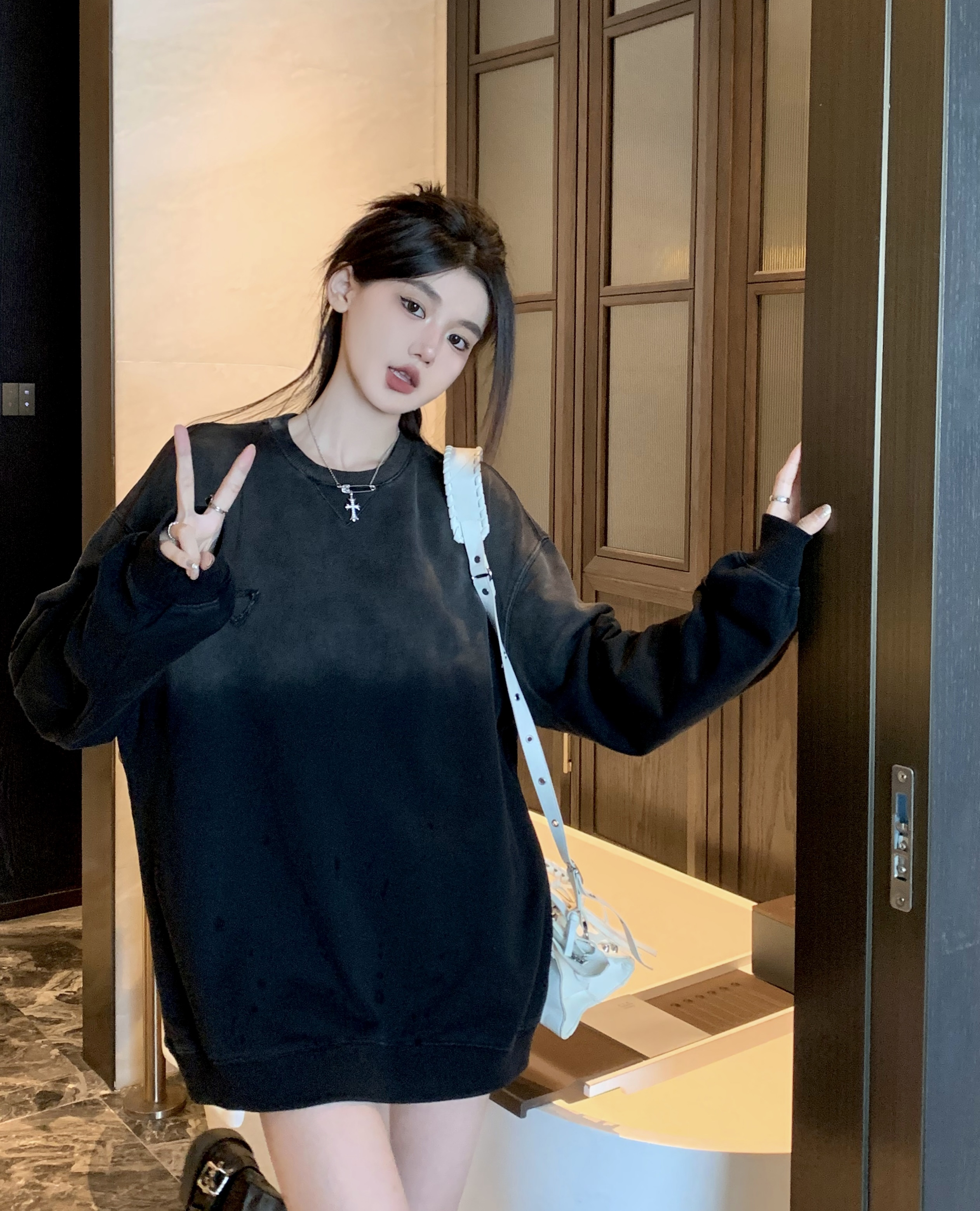 水洗漸變三角標圓領衛衣女秋寬鬆顯瘦設計感上衣