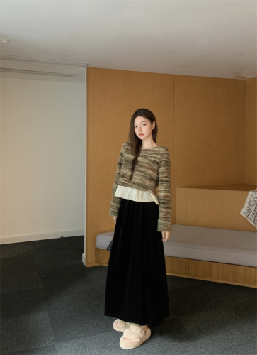 Contrast color striped splicing ruffled long-sleeved sweater ➕ gold velvet skirt A-line skirt