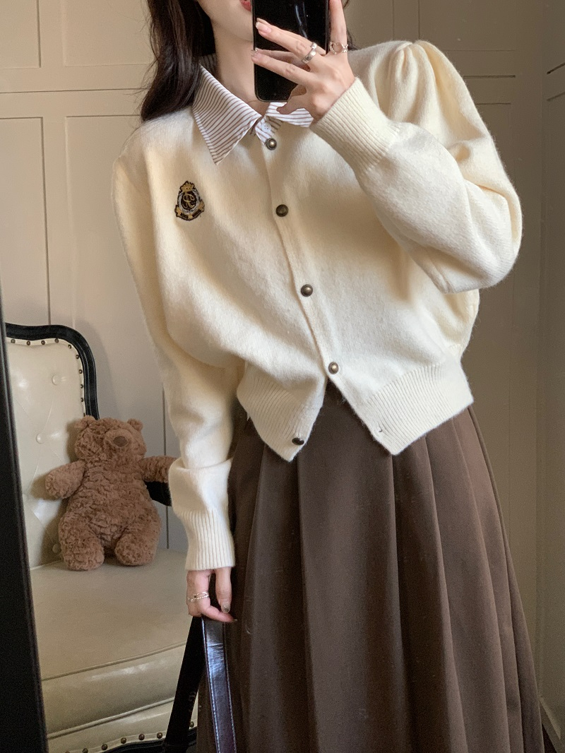 時尚假兩件毛衣外套女秋季2023新款美式短款寬鬆刺繡徽章針織上衣