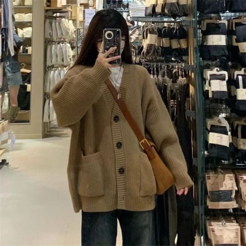 Retro lazy style knitted sweater coat cardigan women's loose V-neck design niche top autumn and winter new style