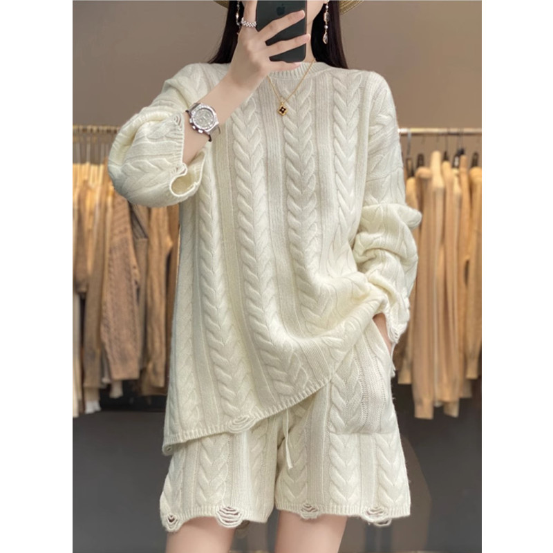 Lazy style loose cashmere high-end twisted floral sweater two-piece set for women high-waisted knitted shorts fashionable casual suit