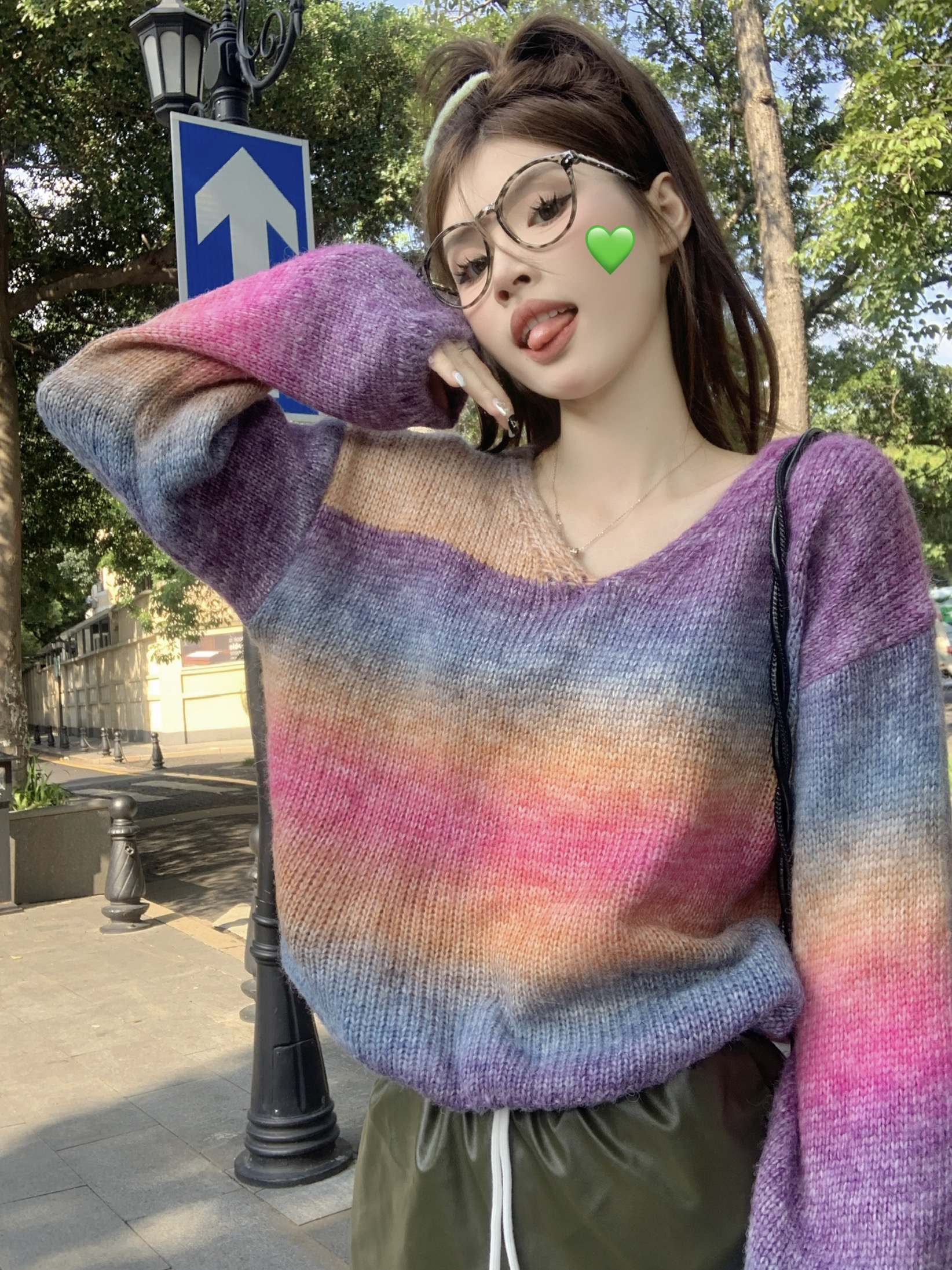 Real shot of gradient long-sleeved sweater for women in autumn new high-end chic beautiful loose lazy sweater top