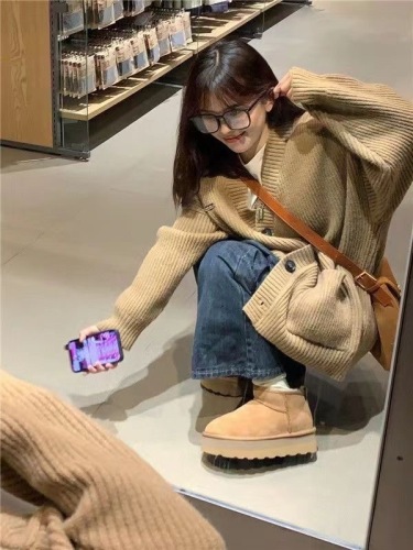 Retro lazy style knitted sweater coat cardigan women's loose V-neck design niche top autumn and winter new style