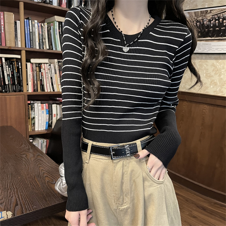 Real shot of short striped inner sweater sweater for women with niche and comfortable inner top