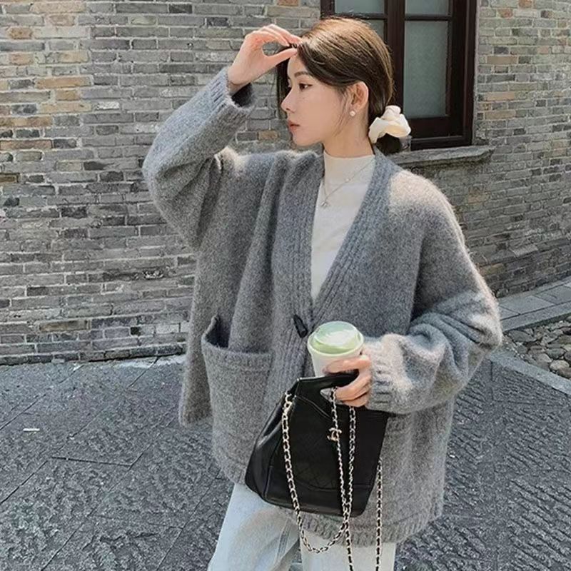 Autumn and winter thickened loose v-neck knitted cardigan gentle lazy style high-end horn button sweater jacket for women