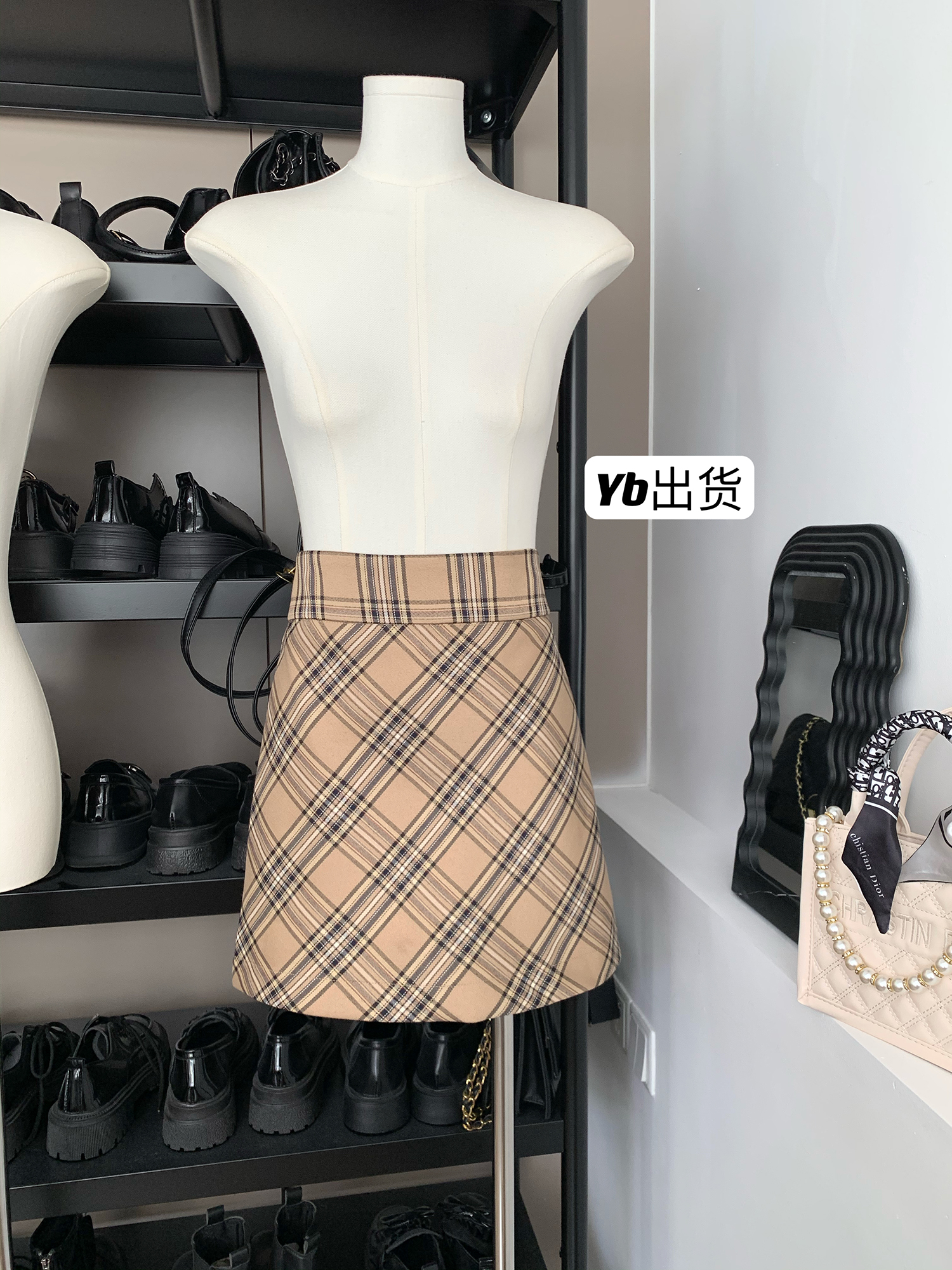 famouswang2023年秋季新款百搭老錢風格子a字半身短裙女小個子