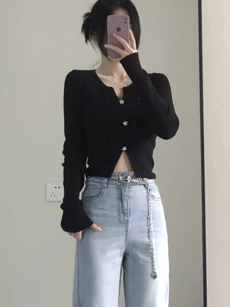 Pure sexy hottie sexy v-neck top for women in spring and autumn design niche chic white inner bottoming sweater