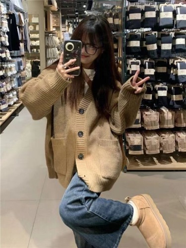 Retro lazy style knitted sweater coat cardigan women's loose V-neck design niche top autumn and winter new style