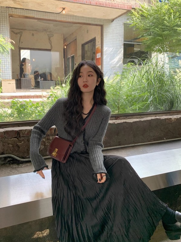 任小藝撞色貝殼邊v領羊毛針織開衫外套女2023新款小個子短款上衣