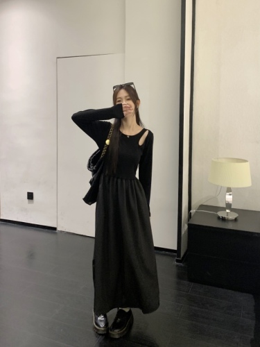 Real shot of autumn and winter women's French black dress with long sleeves, autumn and winter high-end and beautiful long skirt Hepburn style