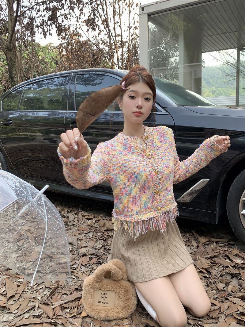 Actual shot of autumn and winter colorful tassels, gentle fragrance, soft waxy sweaters, niche design knitted cardigans