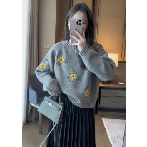 Autumn and winter lazy soft waxy sweater long-sleeved versatile loose round neck pullover top flower embroidered sweater women's new style