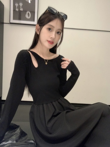 Real shot of autumn and winter women's French black dress with long sleeves, autumn and winter high-end and beautiful long skirt Hepburn style