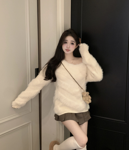 Real shot of soft and waxy knitted cardigan with design for women in autumn and winter new style gentle style niche sweater jacket