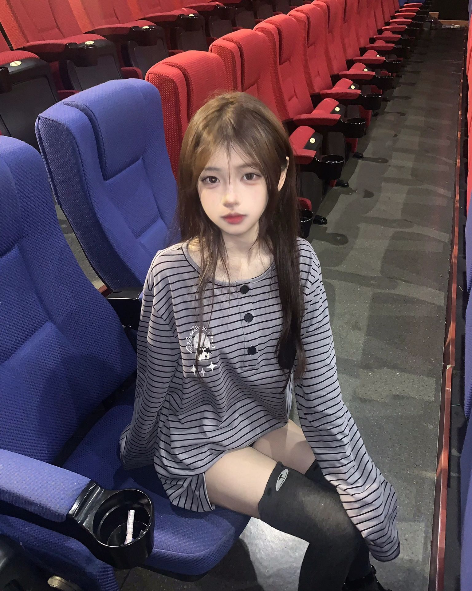 Retro color-blocked thin design long-sleeved T-shirt for women in early autumn 2023 new striped loose bottoming shirt top