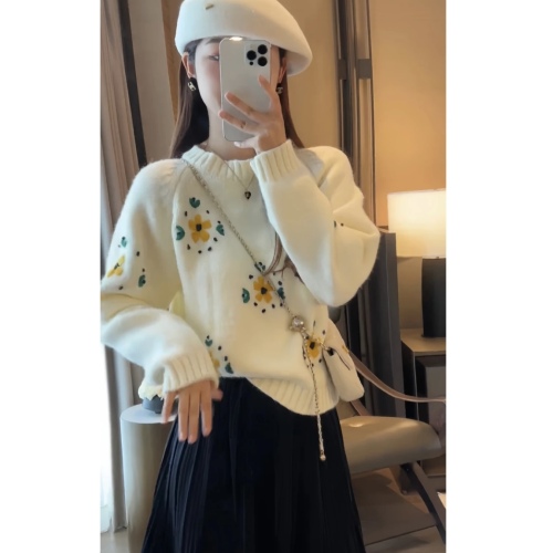 Autumn and winter lazy soft waxy sweater long-sleeved versatile loose round neck pullover top flower embroidered sweater women's new style