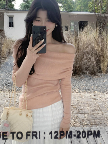 Actual shot of Korean style one-shoulder slim-fitting sweater long-sleeved top for women