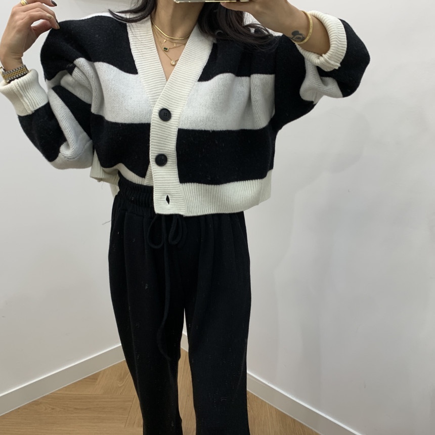 Korean Dongdaemun versatile loose V-neck knitted long-sleeved cardigan with printed striped sweater jacket on the back