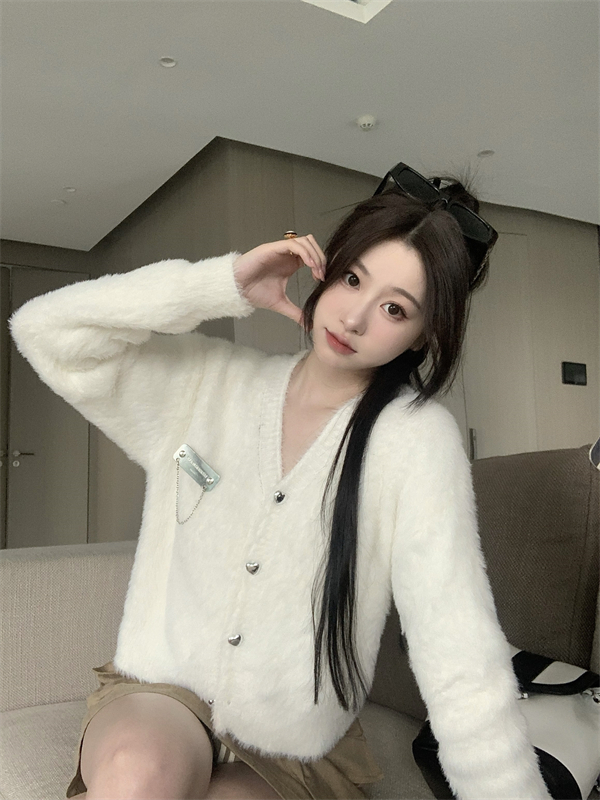 Real shot Korean style college style cute temperament age-reducing knitted cardigan student gentle style niche sweater white