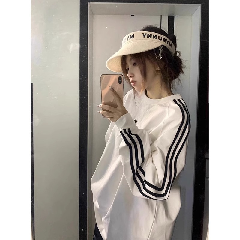 Back collar is non-pilling and equipped with cotton screw thread. Imitation cotton Chinese cotton composite 320g thin sweatshirt for women with round neck and letter embroidery.