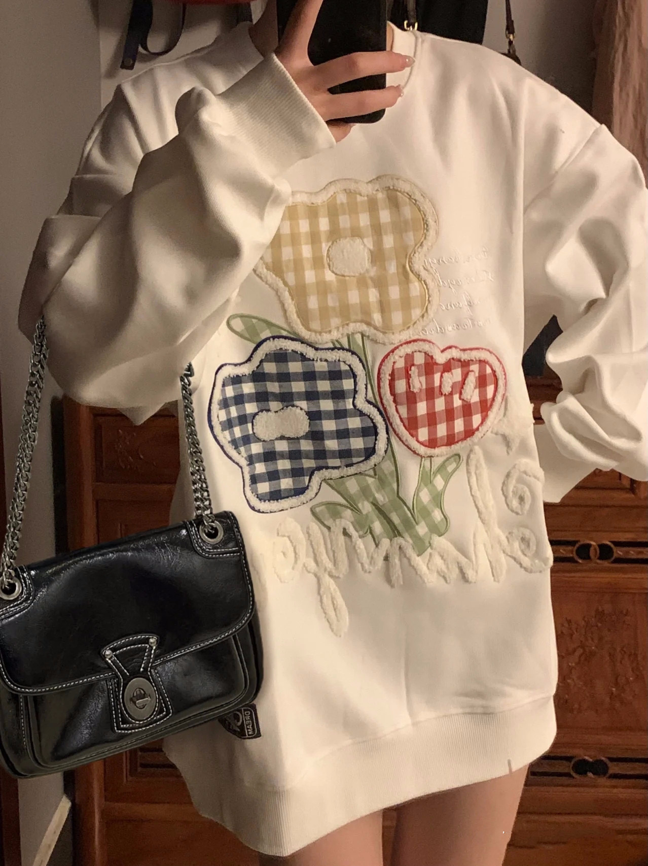 Designed flower embroidered round neck hooded sweatshirt for women in spring and autumn thin oversize loose long-sleeved top trendy