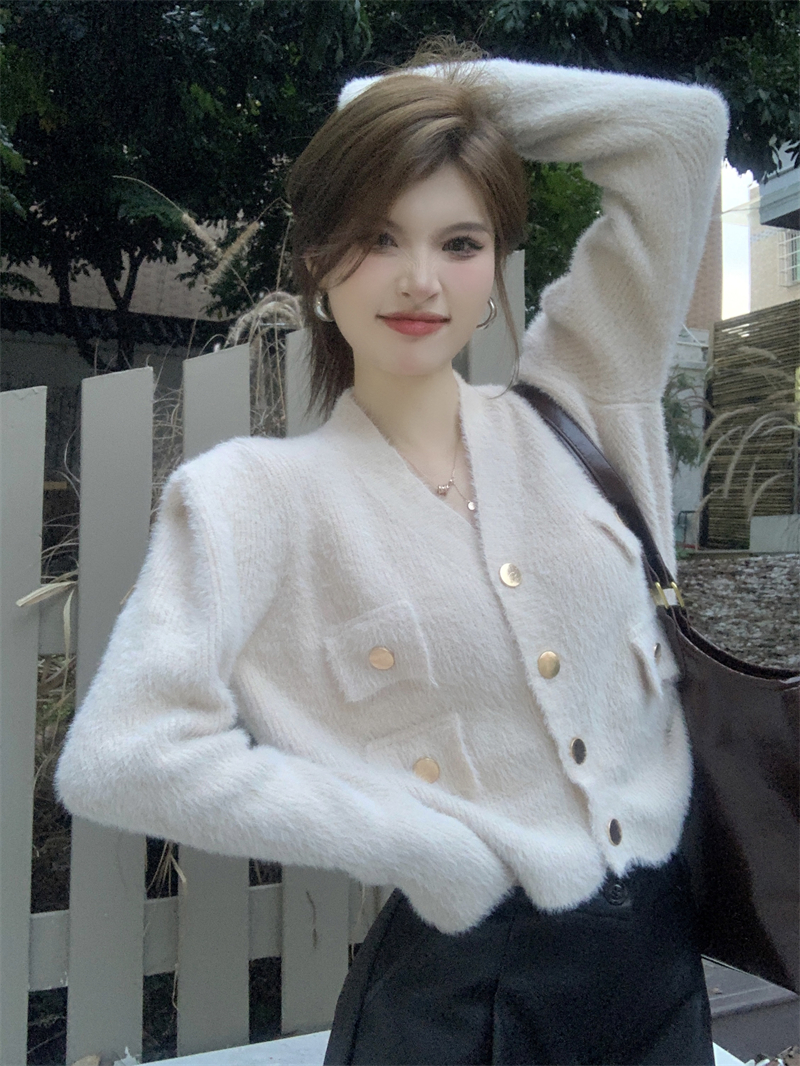 Real shot of Xiaoxiangfeng autumn and winter thickened soft waxy sweater short mink fur long-sleeved sweater jacket for small people