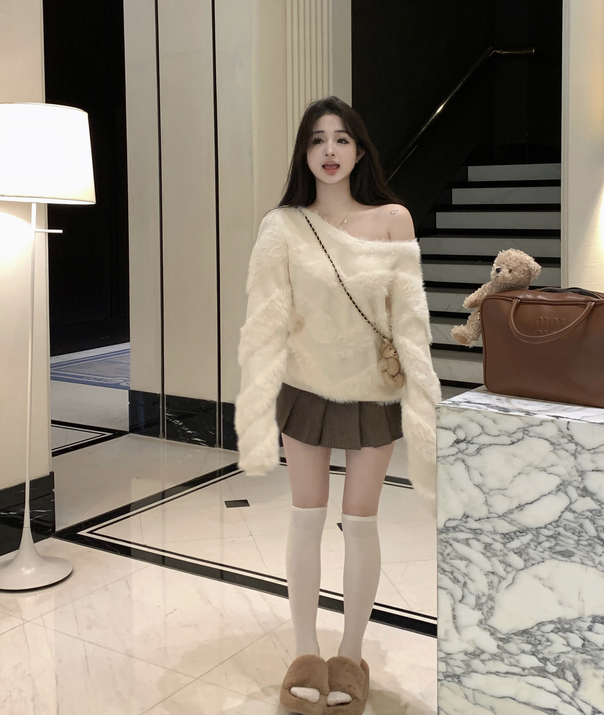 Real shot of soft and waxy knitted cardigan with design for women in autumn and winter new style gentle style niche sweater jacket