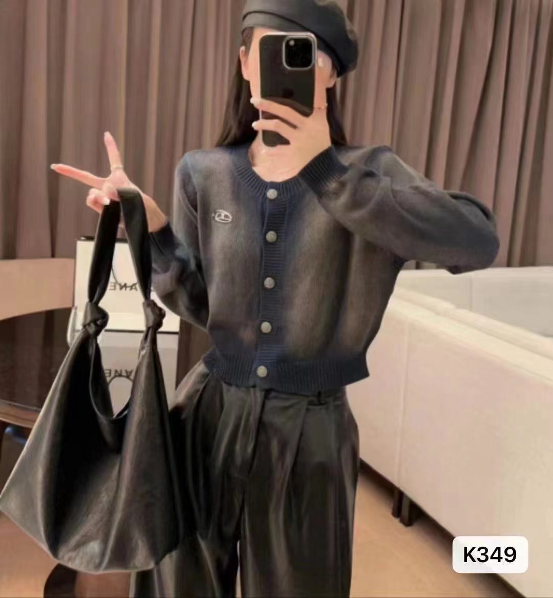 2023秋冬新款韓版高級感圓領漸變噴畫長袖外套上衣女
