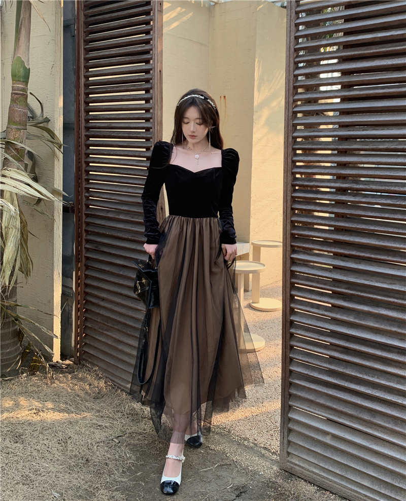 Black velvet dress for women in autumn and winter French style high-end temperament socialite slim waist mesh square neck long skirt