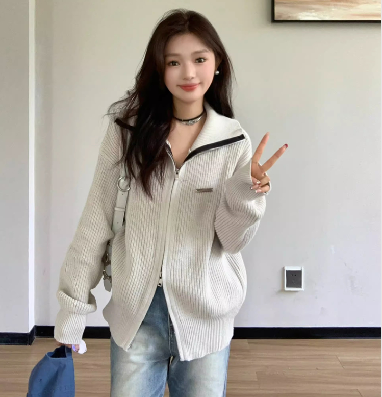 New autumn and winter clothing, large size women's clothing, large plate design, niche lazy style gray knitted cardigan with sweater