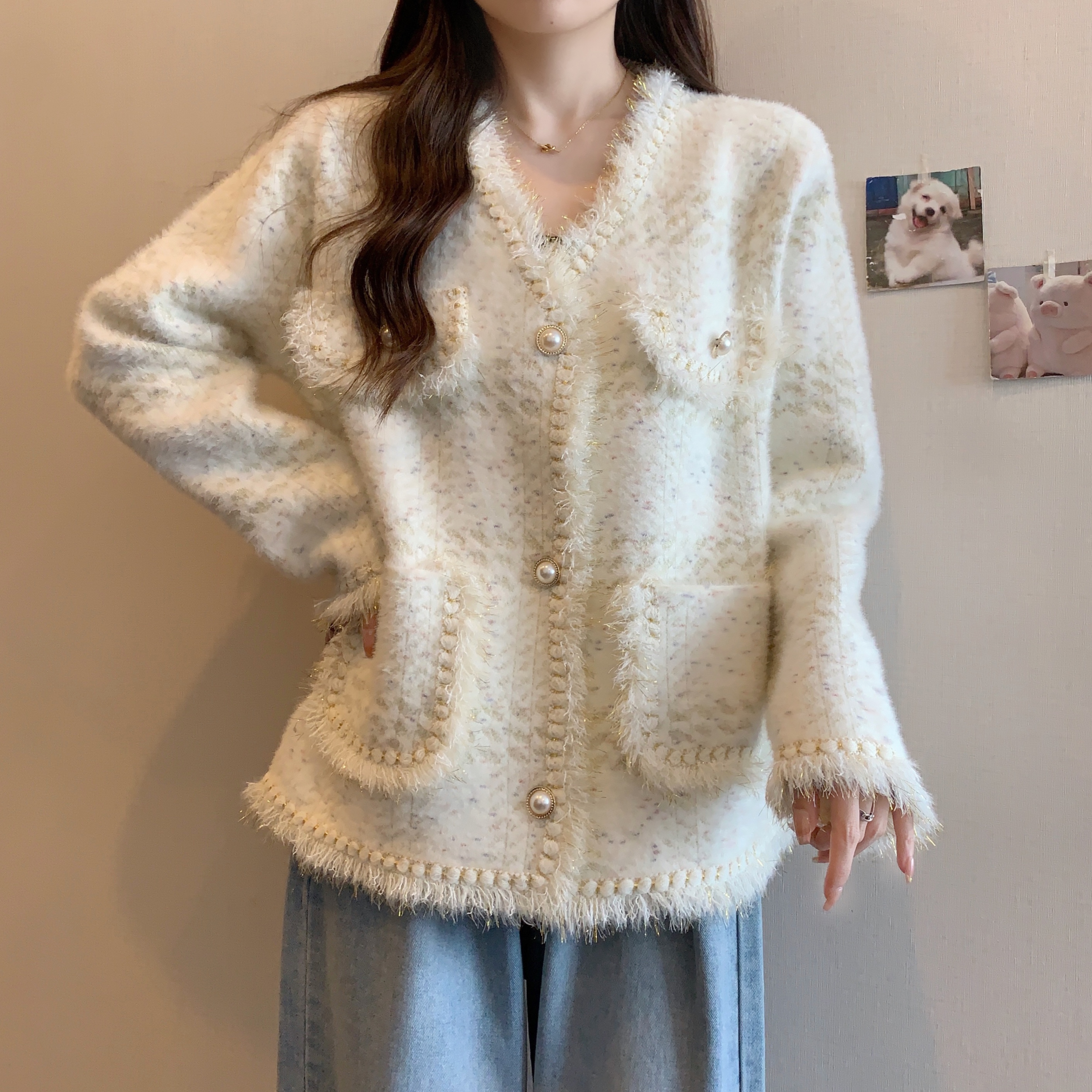 Real shot of French style small fragrance V-neck short cardigan sweater for women in autumn and winter new high-end knitted sweater jacket top