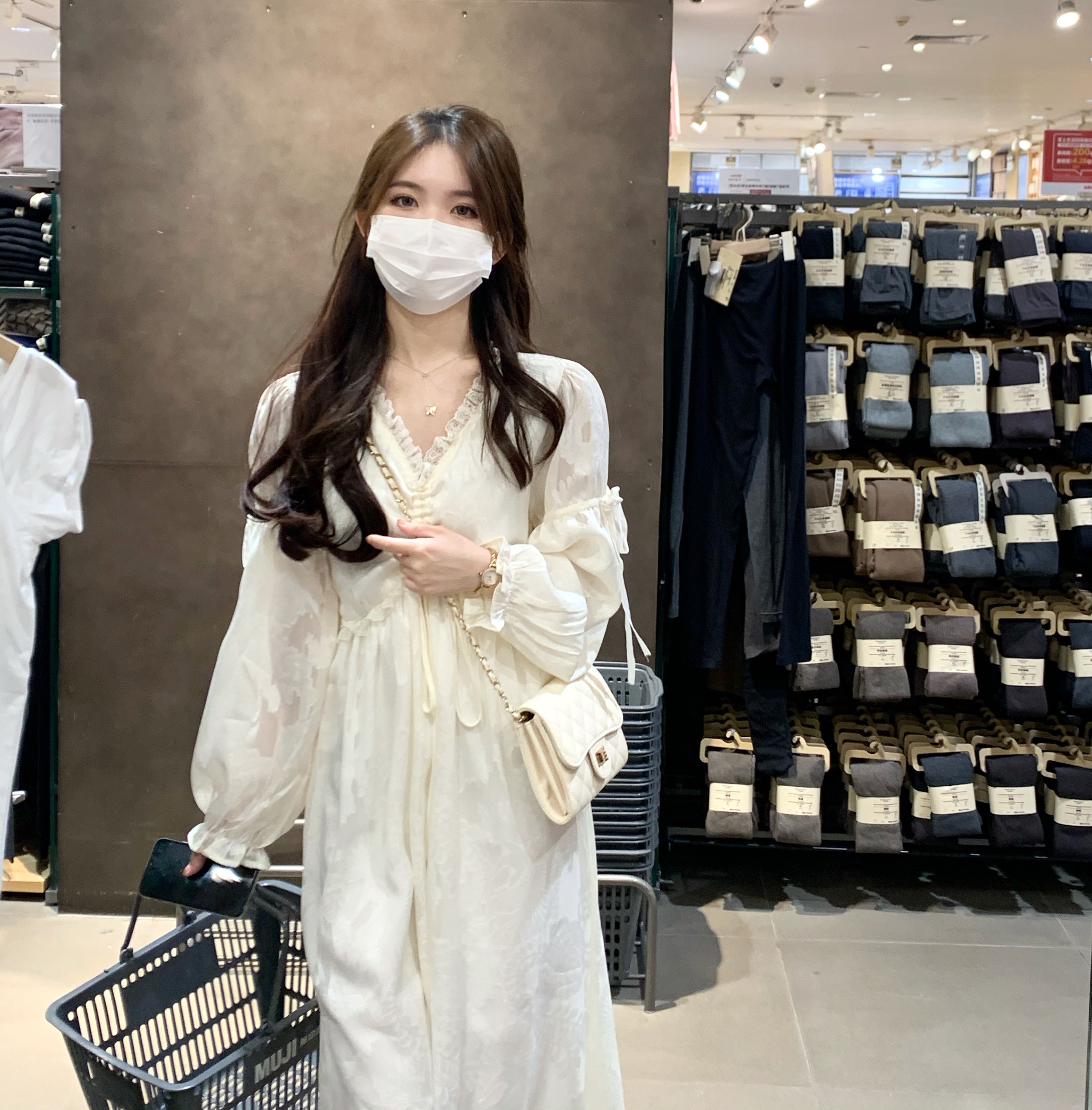 宮廷風V領長袖連衣裙春季2023新款法式很仙的氣質收腰顯瘦裙子女