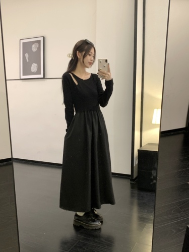 Real shot of autumn and winter women's French black dress with long sleeves, autumn and winter high-end and beautiful long skirt Hepburn style