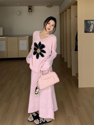 Real shot 2090 floral pink long-sleeved v-neck knitted top + 2091 solid color lined half-length knitted skirt